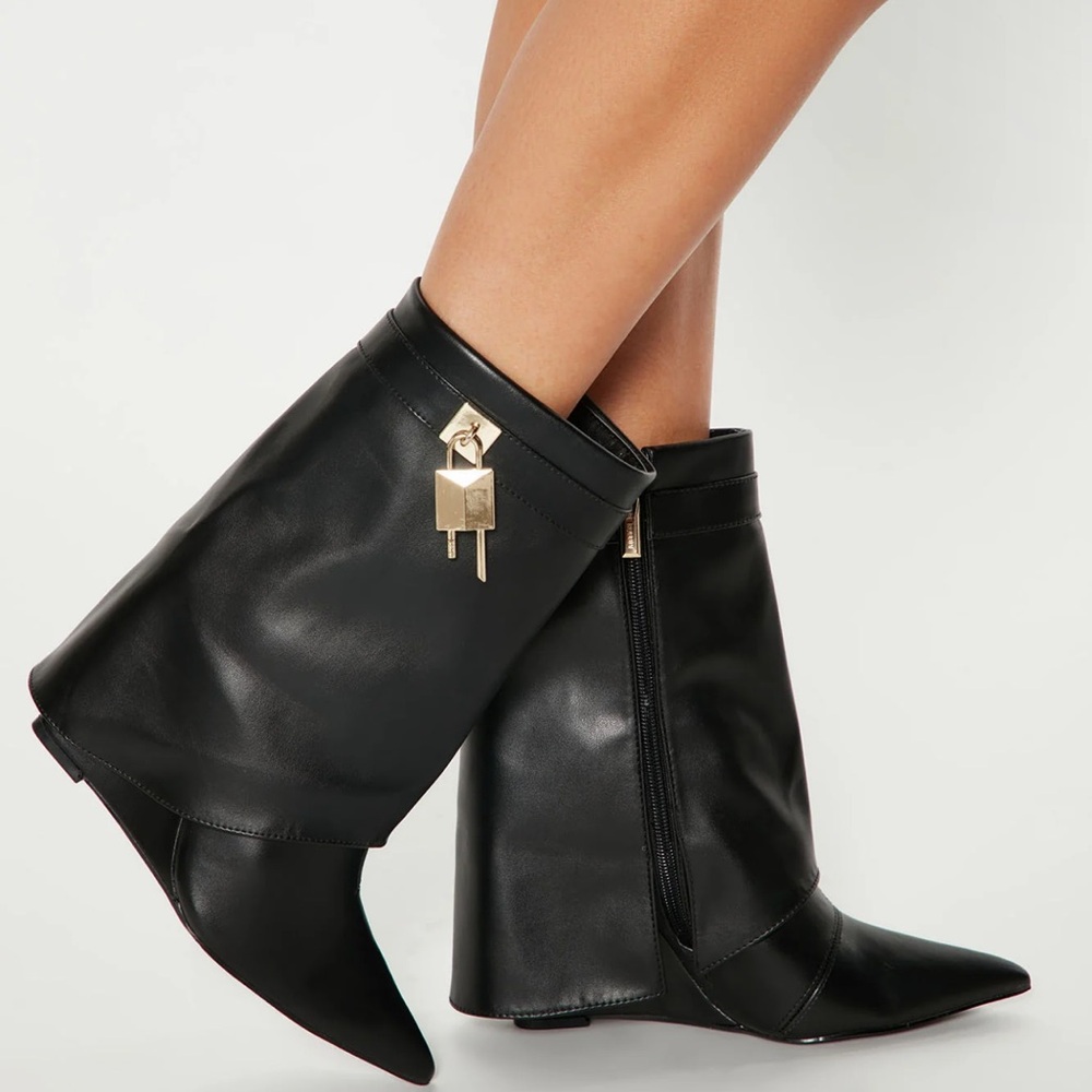 Short Shark Boots